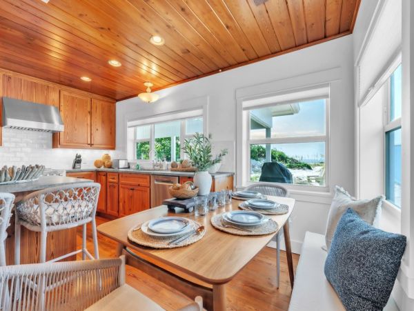 Anna Maria 2 Bedroom Rental with Partial Ocean View Sleeps 6