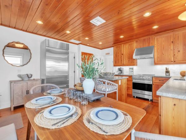 Anna Maria 2 Bedroom Rental with Partial Ocean View Sleeps 6