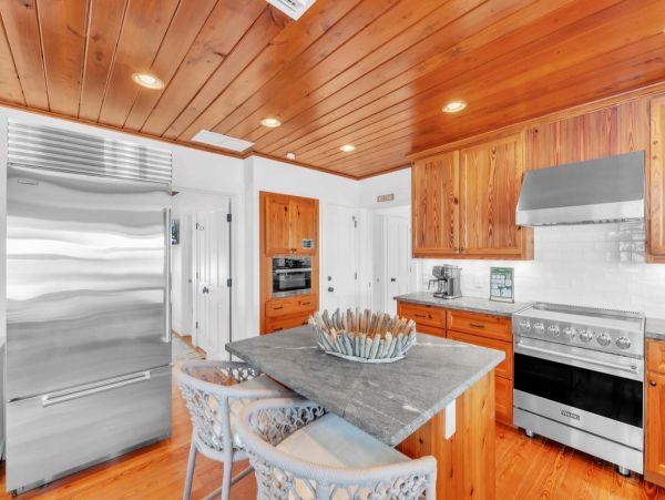 Anna Maria 2 Bedroom Rental with Partial Ocean View Sleeps 6