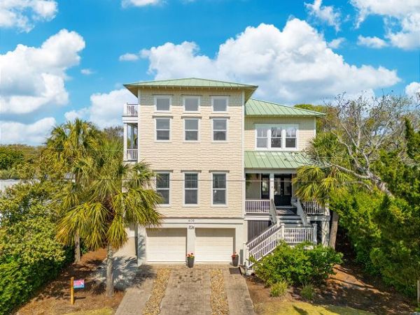 Luxury Isle of Palms Retreat with Rooftop Views, Pool & Hot Tub