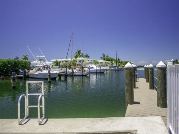 Canal Front Charming Vacation Pool Home in Marathon