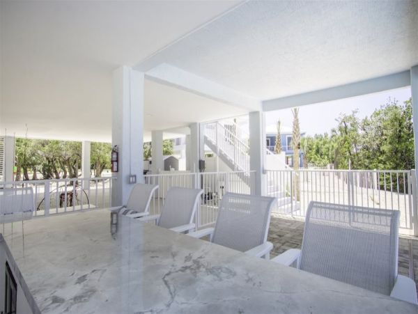 Canal Front Charming Vacation Pool Home in Marathon