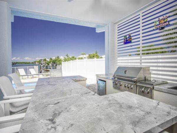Canal Front Charming Vacation Pool Home in Marathon
