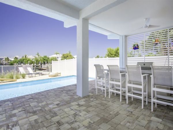 Canal Front Charming Vacation Pool Home in Marathon