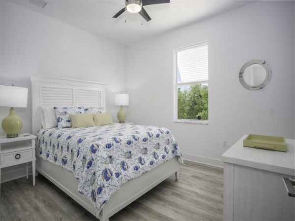 Canal Front Charming Vacation Pool Home in Marathon