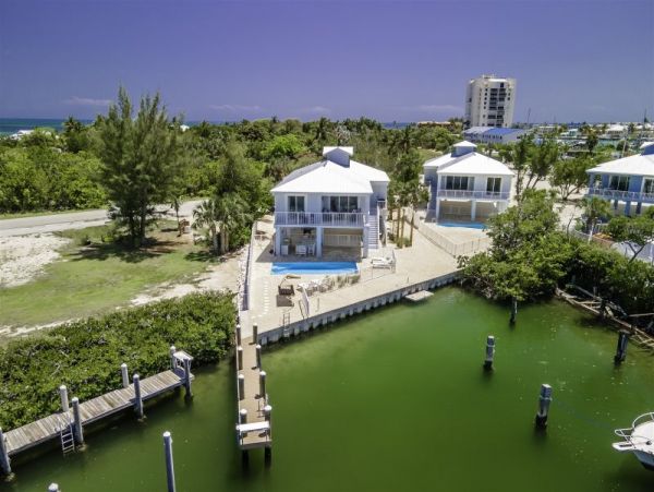 Canal Front Charming Vacation Pool Home in Marathon