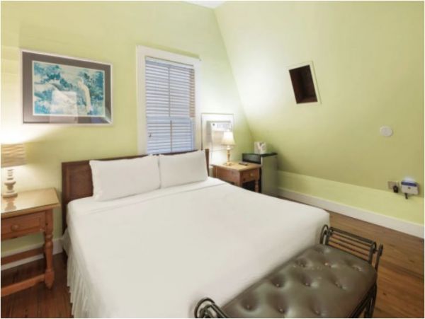 Luxury Key West Nine Bedroom Vacation Pool Home Sleeps 18