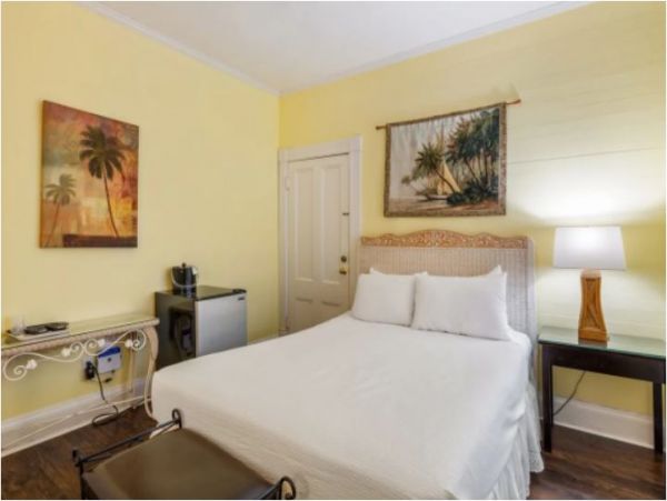 Luxury Key West Nine Bedroom Vacation Pool Home Sleeps 18