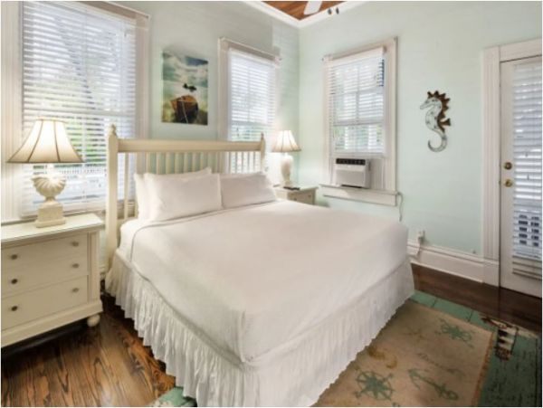 Luxury Key West Nine Bedroom Vacation Pool Home Sleeps 18