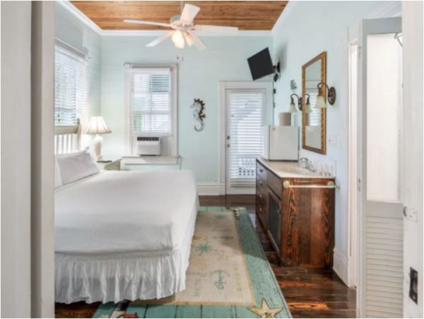 Luxury Key West Nine Bedroom Vacation Pool Home Sleeps 18