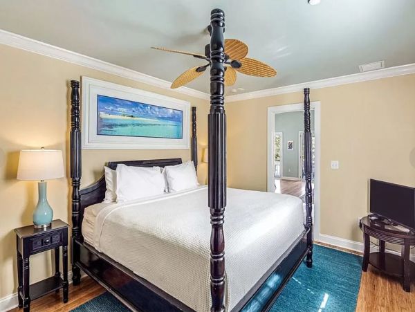 Key West 4 Bedroom Vacation Duplex Sleeps 12 Guests
