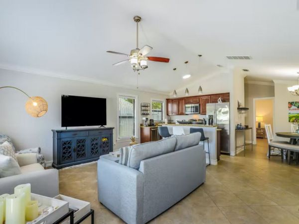 Naples Charming Vacation Home Sleeps 8 Guests