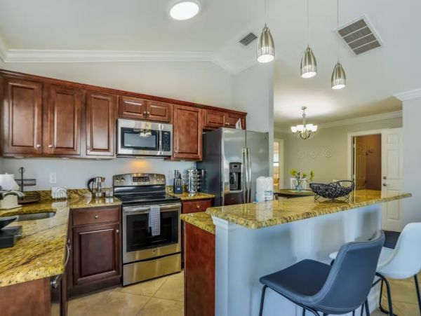 Naples Charming Vacation Home Sleeps 8 Guests