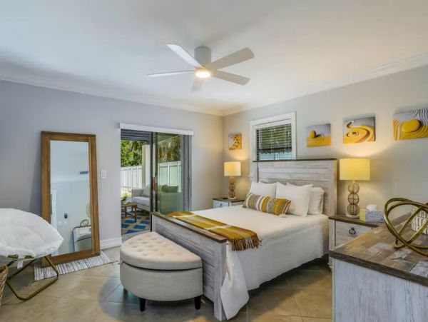 Naples Charming Vacation Home Sleeps 8 Guests
