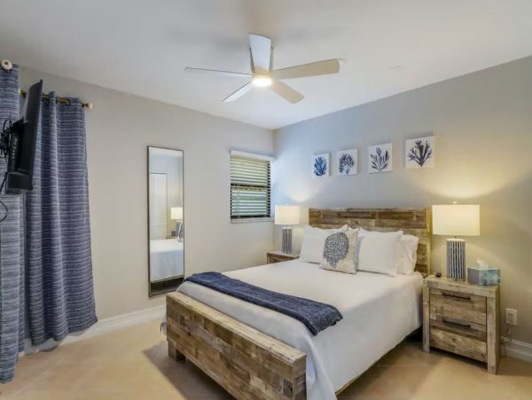 Naples Charming Vacation Home Sleeps 8 Guests