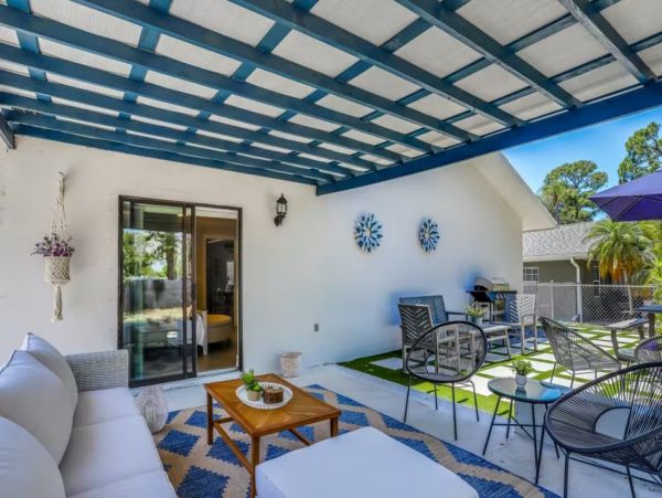 Naples Charming Vacation Home Sleeps 8 Guests