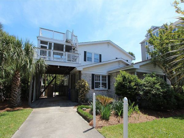 Four Bedroom Home with Patio & Pool in Isle of Palms