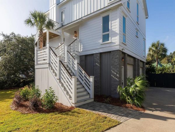 Four Bedroom Home in Isle of Palms Sleeps 10
