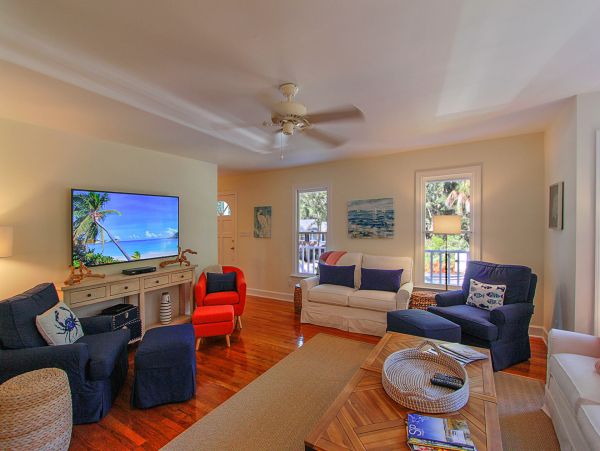 Charming 3 Bedroom Home in Isle of Palms Walk to Beach
