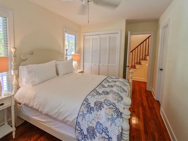 Charming 3 Bedroom Home in Isle of Palms Walk to Beach