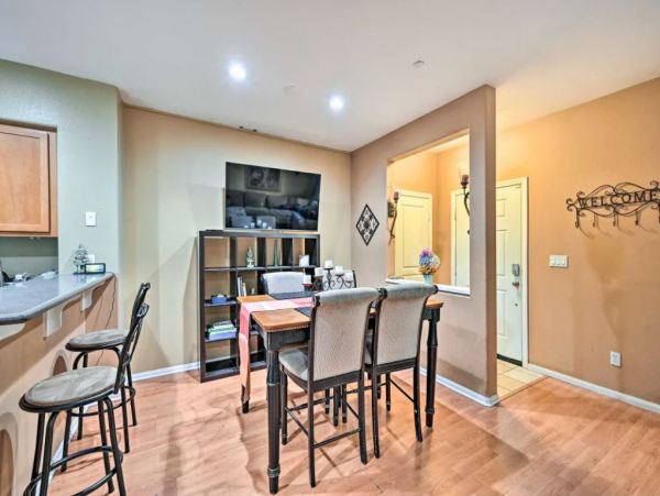 San Diego Beach Communities North Home 1013924