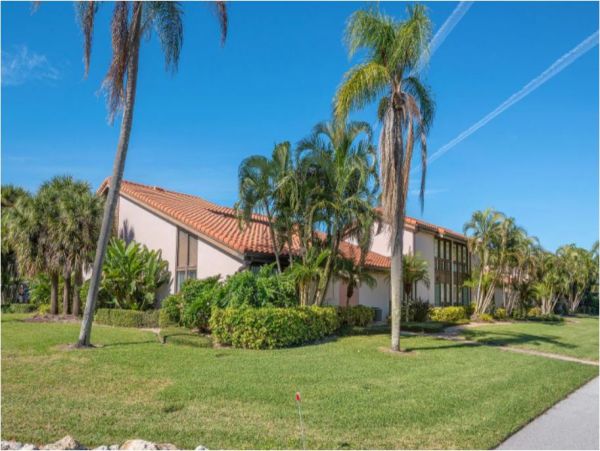 Lido Key Vacation Condo Two Bedrooms Walk To Beach Sleeps 6