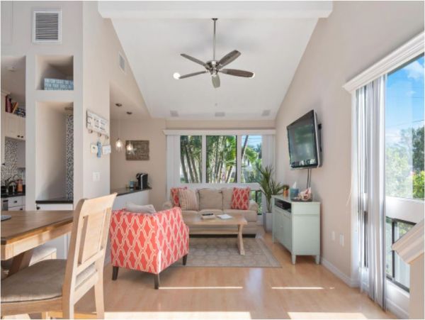Lido Key Vacation Condo Two Bedrooms Walk To Beach Sleeps 6