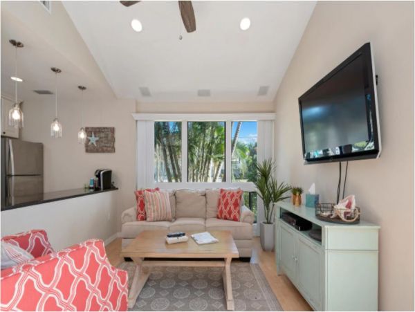 Lido Key Vacation Condo Two Bedrooms Walk To Beach Sleeps 6