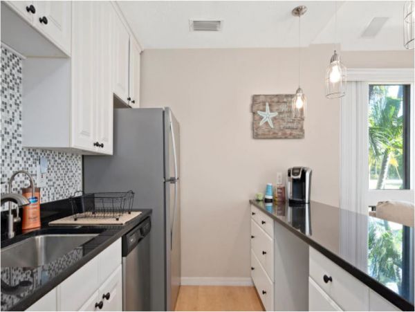 Lido Key Vacation Condo Two Bedrooms Walk To Beach Sleeps 6