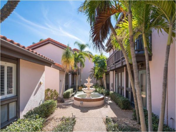 Lido Key Vacation Condo Two Bedrooms Walk To Beach Sleeps 6