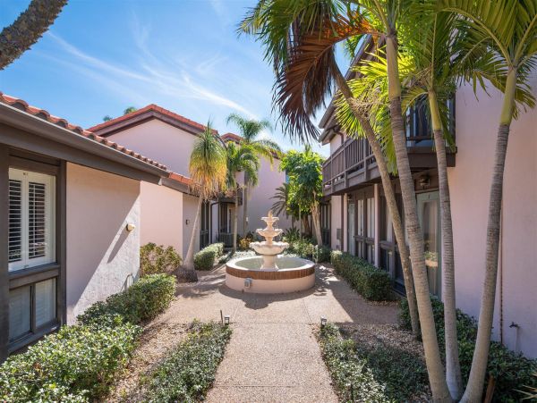 Lido Key Vacation Condo Two Bedrooms Walk To Beach Sleeps 6