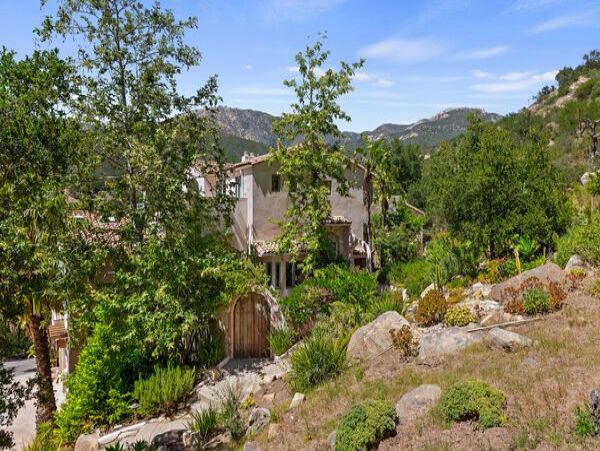 Stunning Vacation Home in Santa Barbara Sleeps 10 Guests