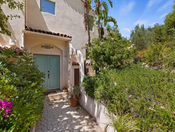 Stunning Vacation Home in Santa Barbara Sleeps 10 Guests