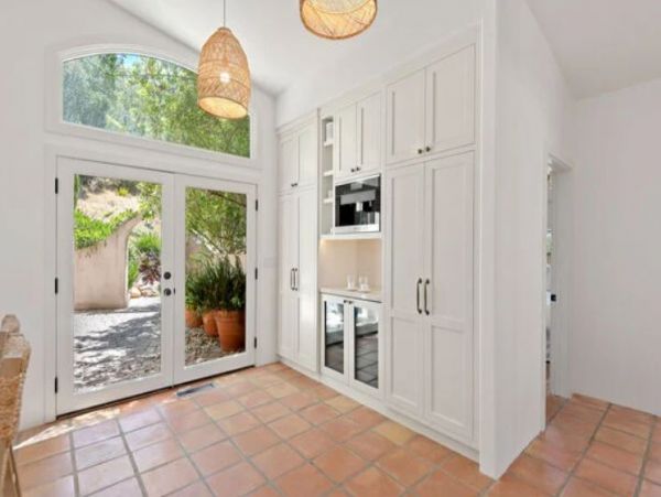 Stunning Vacation Home in Santa Barbara Sleeps 10 Guests