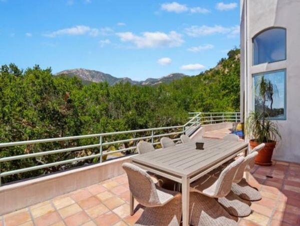 Stunning Vacation Home in Santa Barbara Sleeps 10 Guests