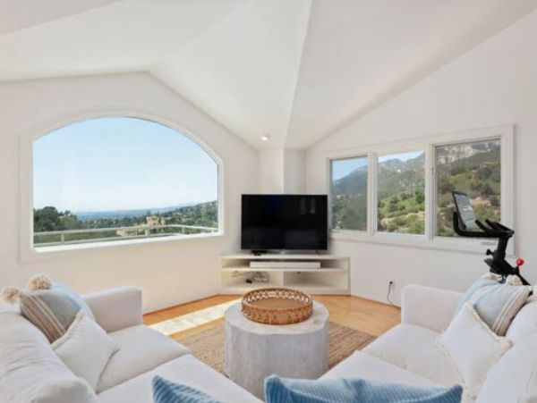 Stunning Vacation Home in Santa Barbara Sleeps 10 Guests