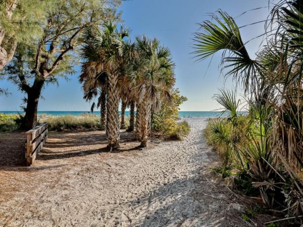 Anna Maria Beautiful & Cozy 3 Bedroom Elevated Pool Home