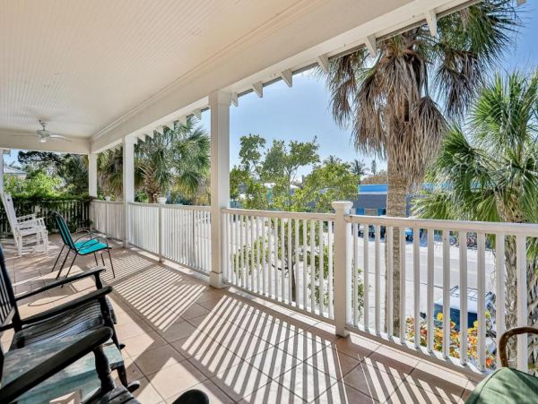 Anna Maria Beautiful & Cozy 3 Bedroom Elevated Pool Home