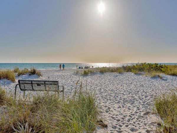 Anna Maria Beautiful & Cozy 3 Bedroom Elevated Pool Home