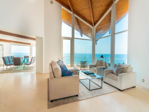 Amazing Beachfront Home in Malibu Ocean Views Sleeps 6