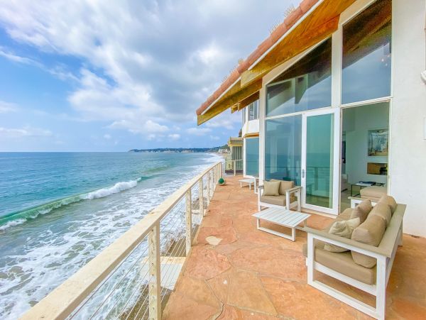 Amazing Beachfront Home in Malibu Ocean Views Sleeps 6