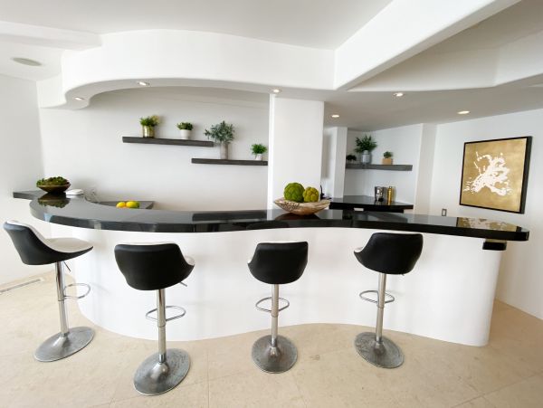 Amazing Beachfront Home in Malibu Ocean Views Sleeps 6