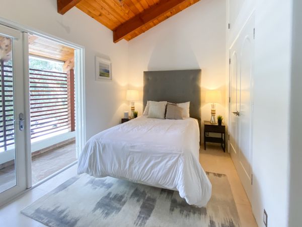 Amazing Beachfront Home in Malibu Ocean Views Sleeps 6