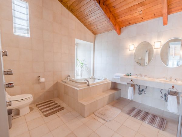 Amazing Beachfront Home in Malibu Ocean Views Sleeps 6
