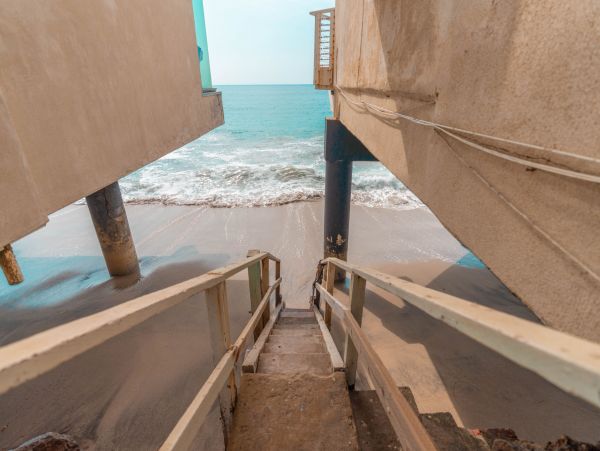 Amazing Beachfront Home in Malibu Ocean Views Sleeps 6