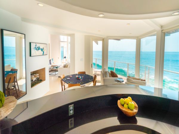Amazing Beachfront Home in Malibu Ocean Views Sleeps 6