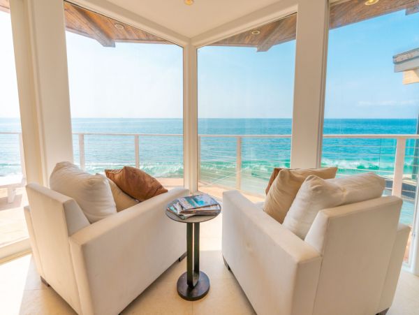Amazing Beachfront Home in Malibu Ocean Views Sleeps 6