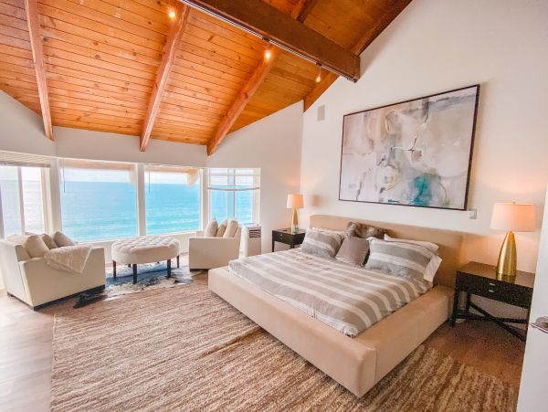 Amazing Beachfront Home in Malibu Ocean Views Sleeps 6
