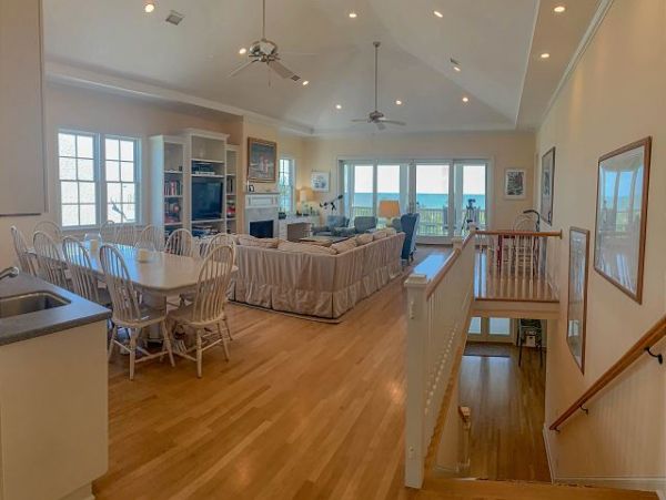 Spacious Ofeanfront 6 Bedroom Home Sleeps 14