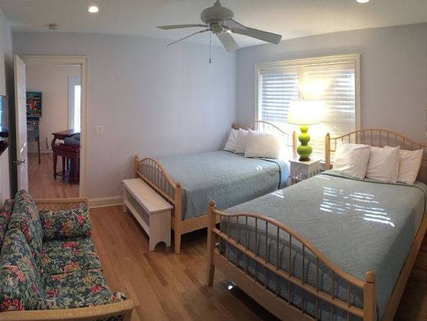 Spacious Ofeanfront 6 Bedroom Home Sleeps 14